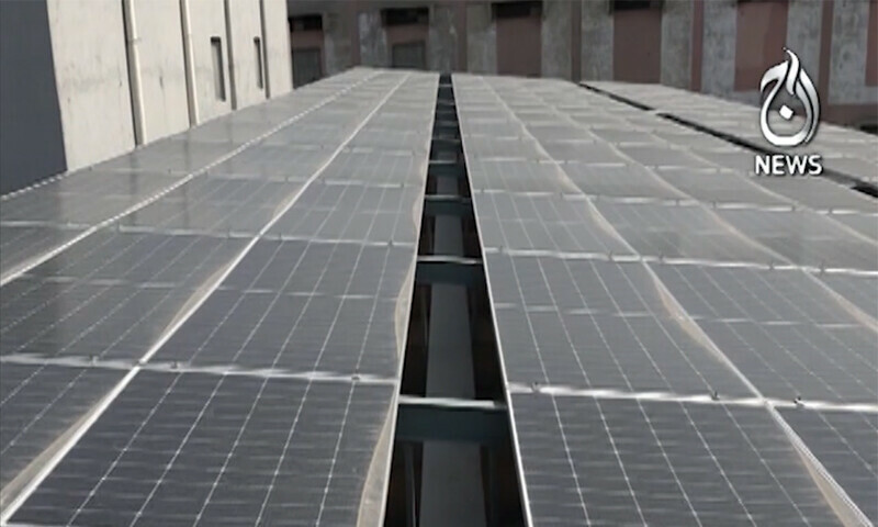 کراچی میں صنعت کاروں نے سولر کا رخ کرلیا، فی یونٹ کتنی بچت