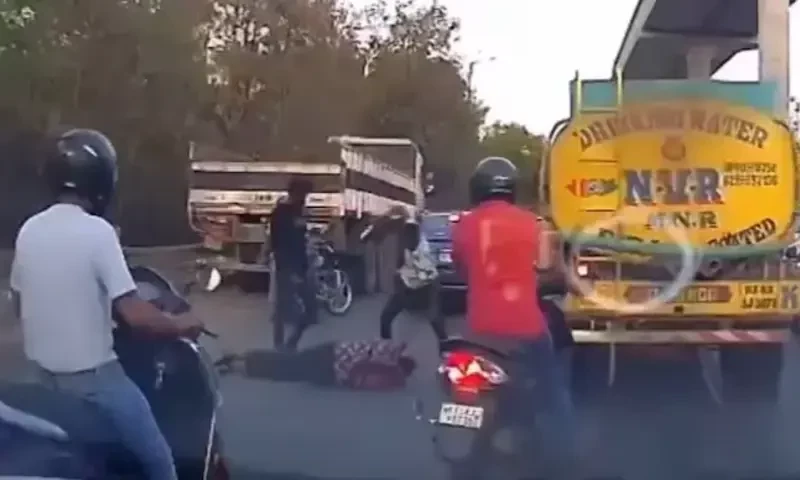 زیادہ کام لینے والے انچارج کو سُدھارنے کیلئے غنڈوں کی خدمات؟