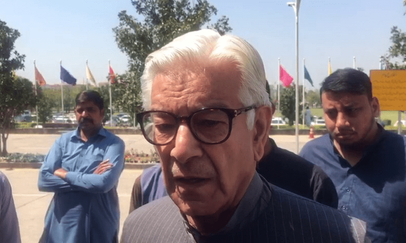 پی ٹی آئی تصادم چاہتی ہے، بہتر ہوگا بیٹھ کر فیصلے کیے جائیں، خواجہ آصف