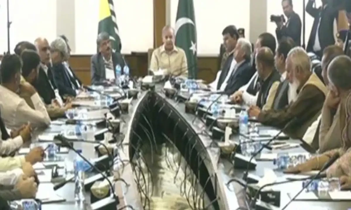 آزاد کشمیر میں بعض شرپسندوں نے صورتحال بگاڑ نے کی کوشش کی، وزیراعظم