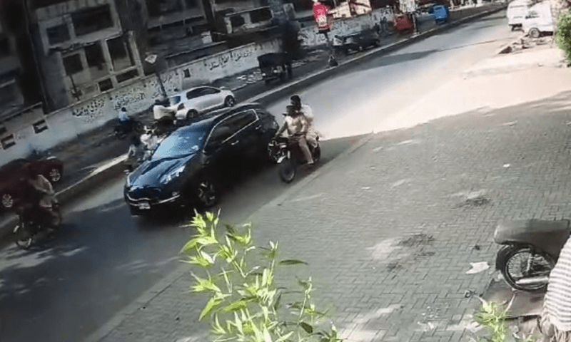 کراچی: گاڑی پر فائرنگ کے واقعے کی تحقیقات میں اہم پیشرفت، 3 ملزمان گرفتار