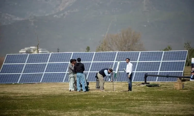 تقسیم کار کمپنیوں کا نیپرا سے واویلا: &rsquo;سولر بجلی کے رحجان سے حکومتی بجلی کی طلب میں نمایاں کمی&lsquo;