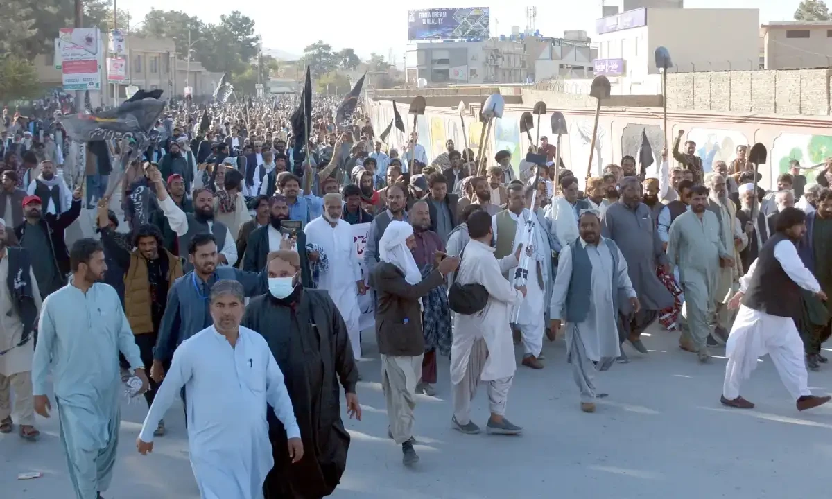 گرمی کی لہر اور طویل لوڈشیڈنگ: کراچی، کوئٹہ، لاہور اور دیگر شہروں کے متاثرین پھٹ پڑے، شدید احتجاج