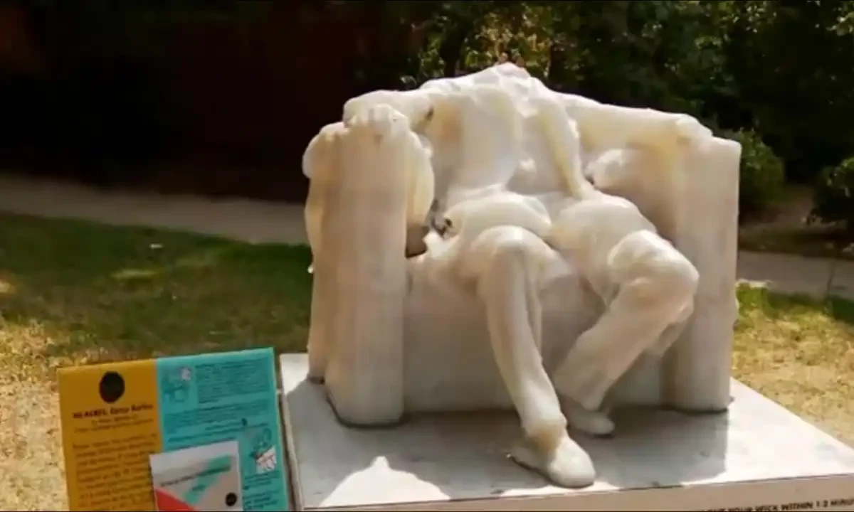 واشنگٹن میں شدید گرمی سے ابراہم لنکن کا مجسمہ پگھل گیا