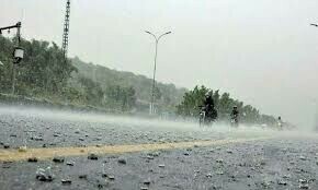 کراچی میں تیز بارش، بچہ ریلے میں بہہ گیا، کرنٹ لگنے سے 2 افراد جاں بحق