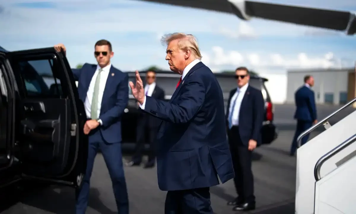 ووٹوں کیلئے ٹرمپ نے پھر مذہب کو ہتھیار بنانے کا فیصلہ کرلیا