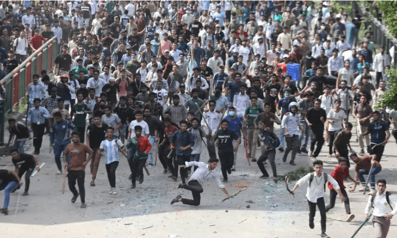 بنگلہ دیشی چیف جسٹس کے بعد جامعات کی عوامی لیگ حامی انتظامیہ کی باری، استعفے کا الٹی میٹم