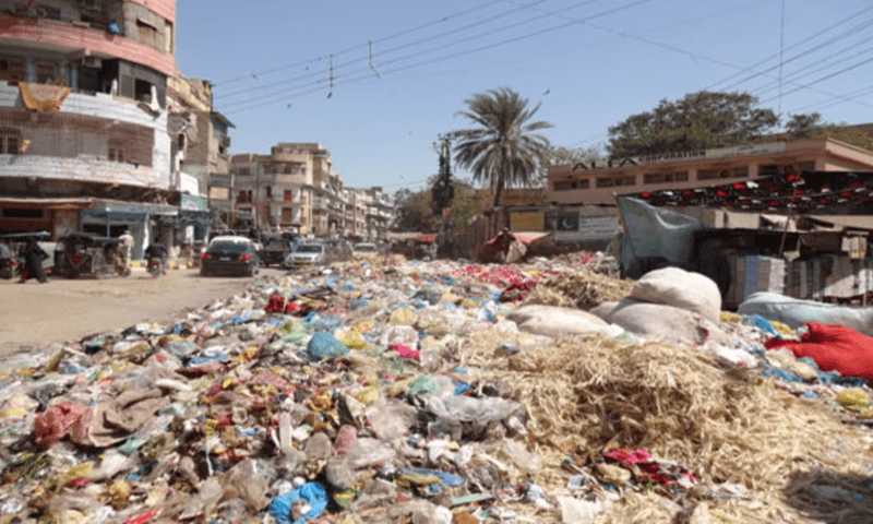 بجلی کے بلوں میں میونسپل ٹیکس، شہری کچرا کے الیکٹرک کے دفتر لے آیا