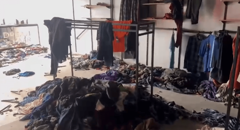 کراچی میں نجی مارٹ کا افتتاح بدنظمی کا شکار، ڈنڈا بردار افراد نے دھاوا بول دیا