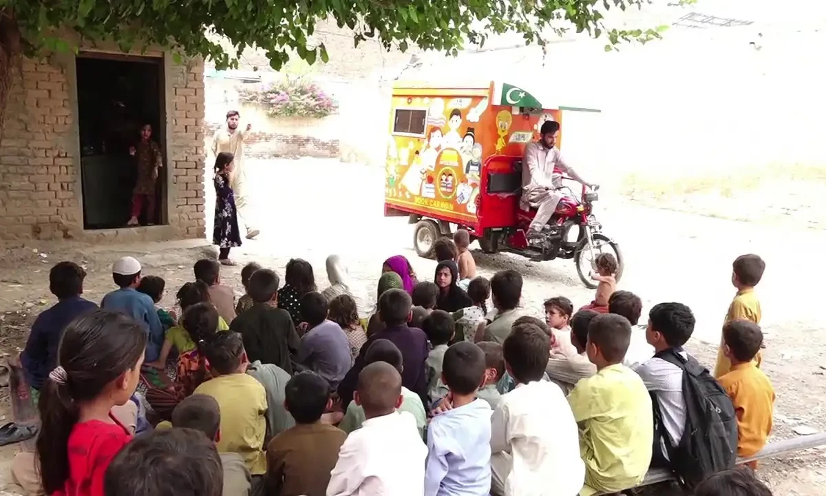 تاج آباد کی گلی نمبر 10 کے بچے اور اُن کی کہانی کی کتاب۔۔۔