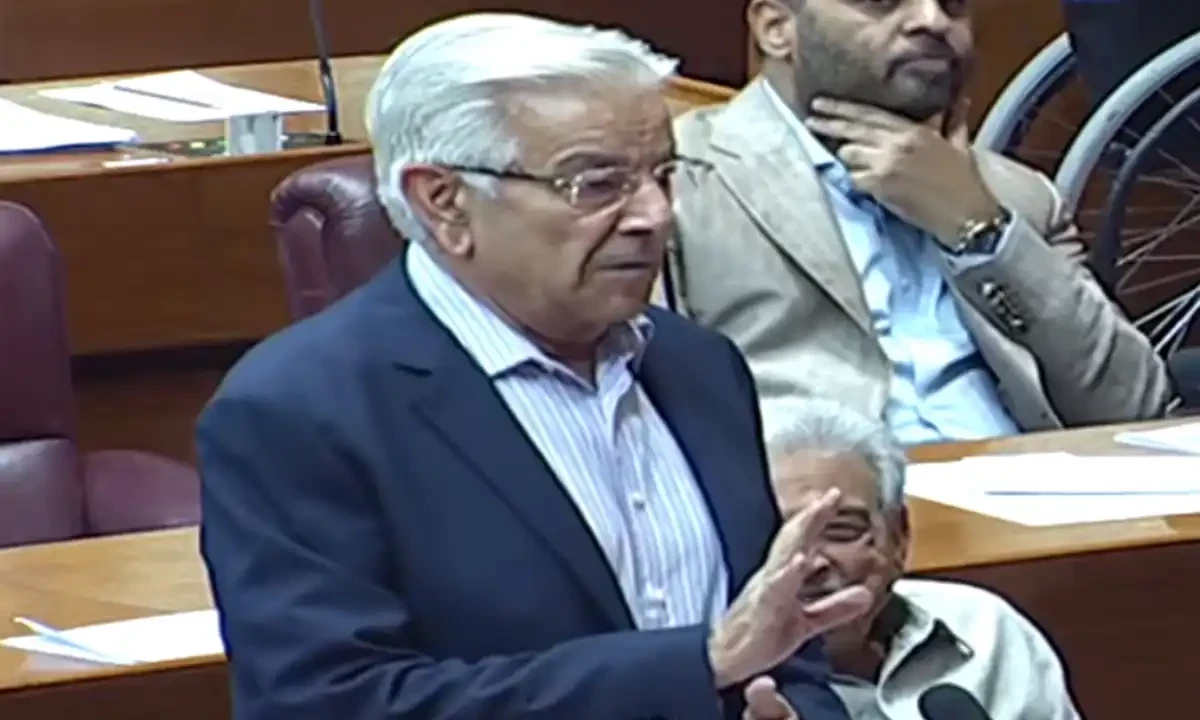 عمران خان کے بیان کے بعد خواجہ آصف نے پارلیمانی کمیٹی توڑنے کا مطالبہ کردیا