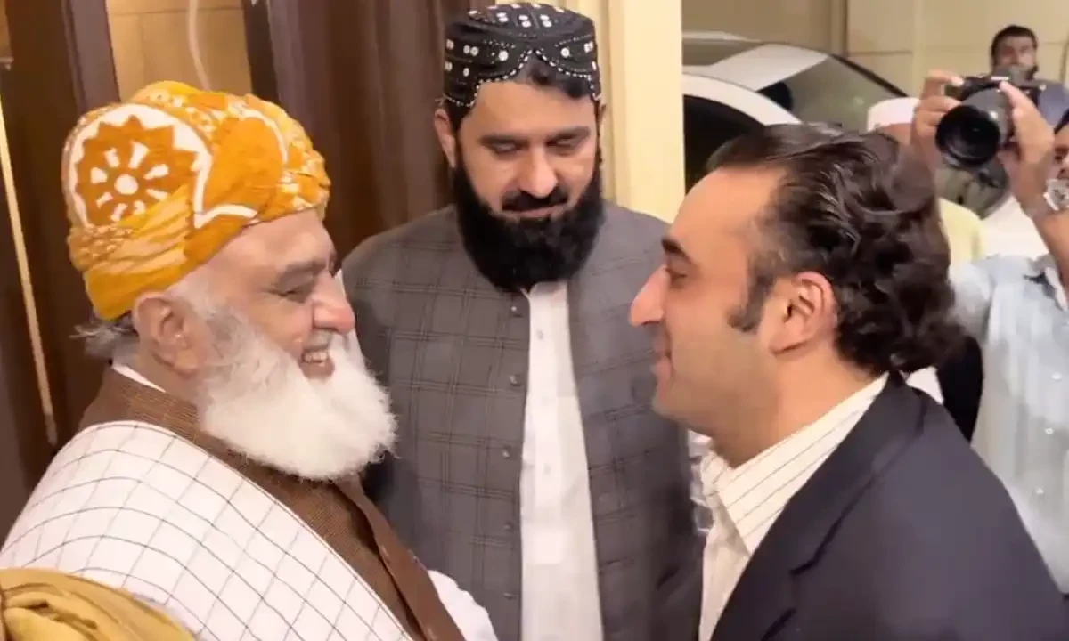 آئینی ترامیم پر اتفاق رائے کی کوششیں: بلاول کی وزیراعظم اور مولانا فضل الرحمان سے رات گئے تک ملاقاتیں