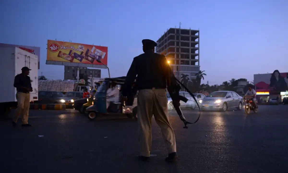 کراچی: بیمار بیٹی کے علاج کیلئے بیوی کے زیورات بیچنے والا نوجوان ڈکیتوں کے ہاتھوں قتل