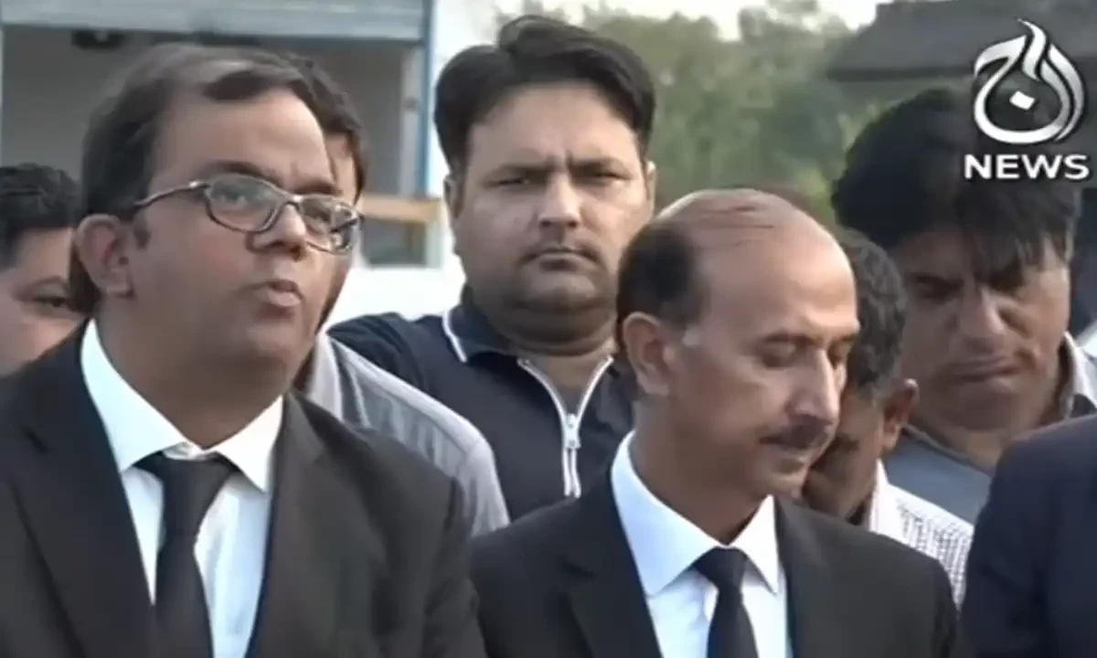 عمران خان سے وکلا کی جیل میں ملاقات - باہر آکر انکشافات