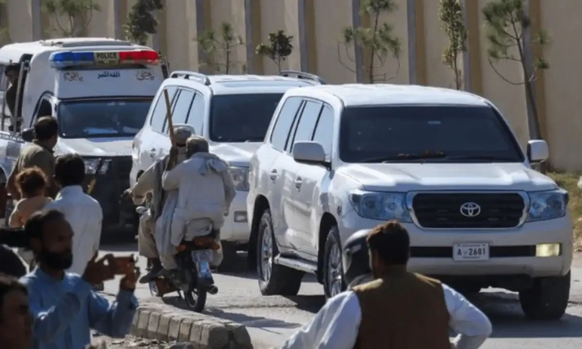 توشہ خانہ ٹوکیس: بشریٰ بی بی ضمانت پر اڈیالہ جیل سے رہا، پشاور میں وزیراعلیٰ پاؤس پہنچ گئیں