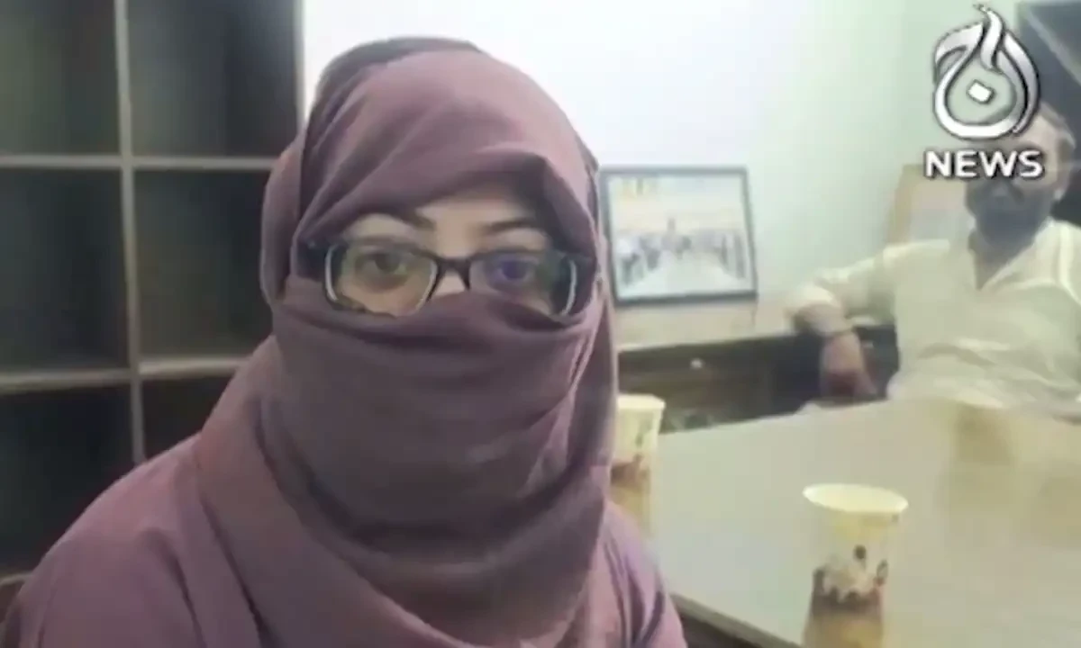 پاکستانی لڑکے کی محبت میں گرفتار بھارتی لڑکی لاہور پہنچ گئی