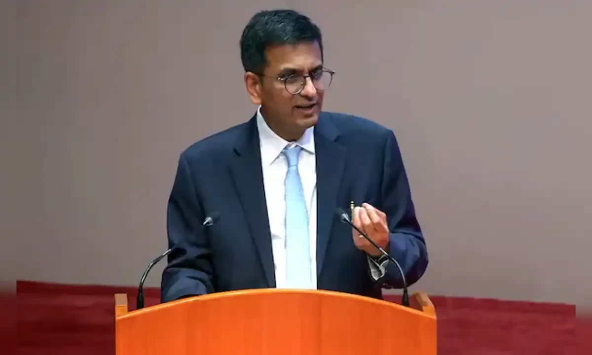 بھارتی چیف جسٹس کے والد نے انہیں ریٹائرمنٹ تک چھوٹا سا فلیٹ بیچنے سے منع کیوں کیا؟