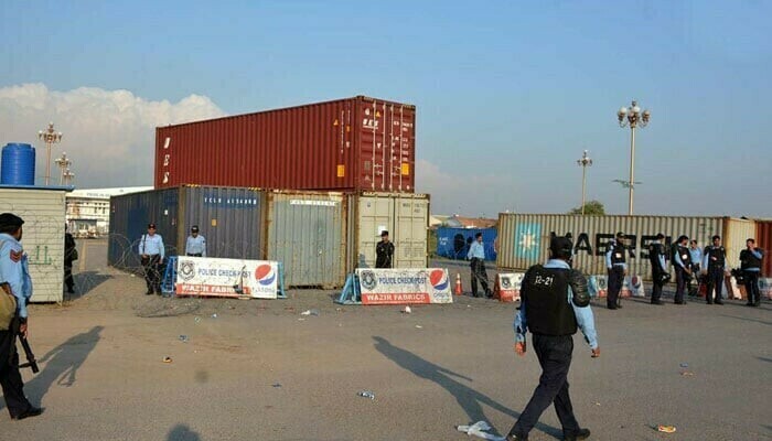 موٹر ویز بند، جڑواں شہروں اور لاہور کے تمام داخلی اور خارجی راستے سیل، انٹرنیٹ سروس بند کرنے کا فیصلہ