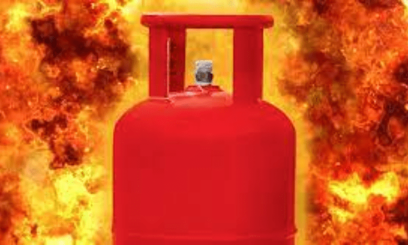 حیدرآباد: سلنڈر دھماکے کے باعث مکان کی دیوار گرگئی، میاں بیوی زخمی