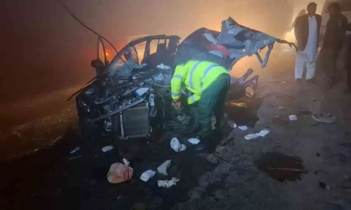 موٹر وے پر دھند سے ہولناک حادثہ، خاندان کے 6 افراد ہلاک