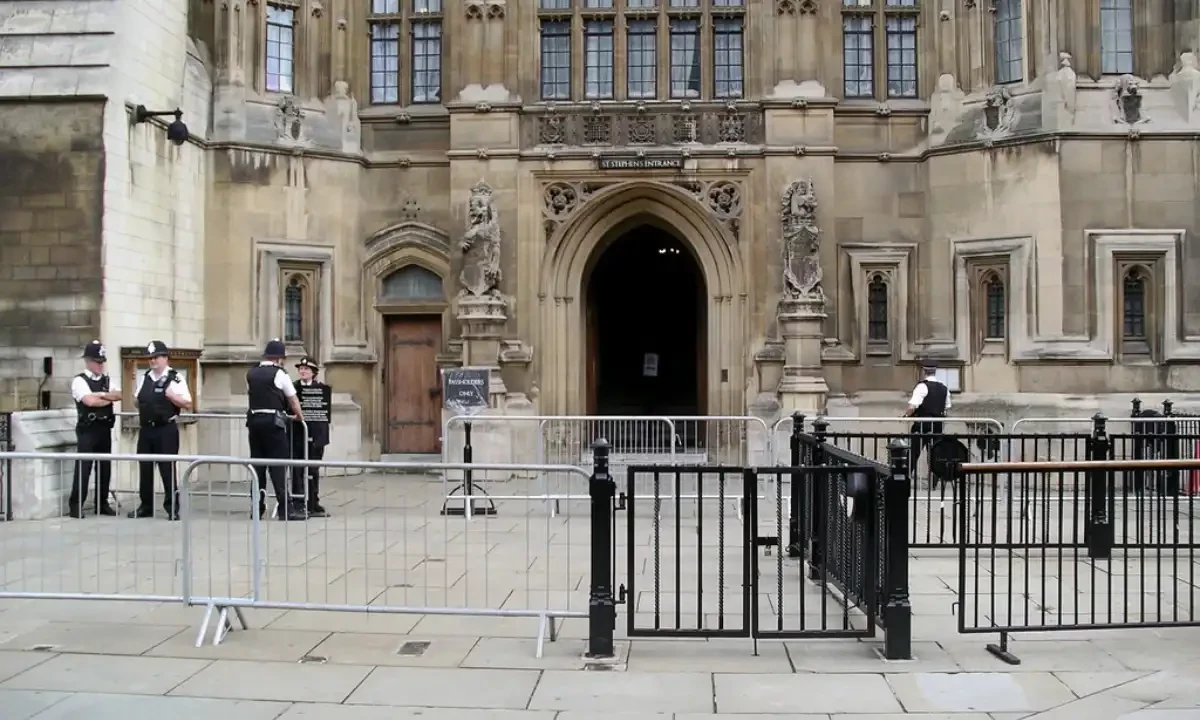 پی ٹی آئی کو برطانوی پارلیمنٹ میں سبکی کا سامنا، رہنماؤں کو داخلہ نہ ملا