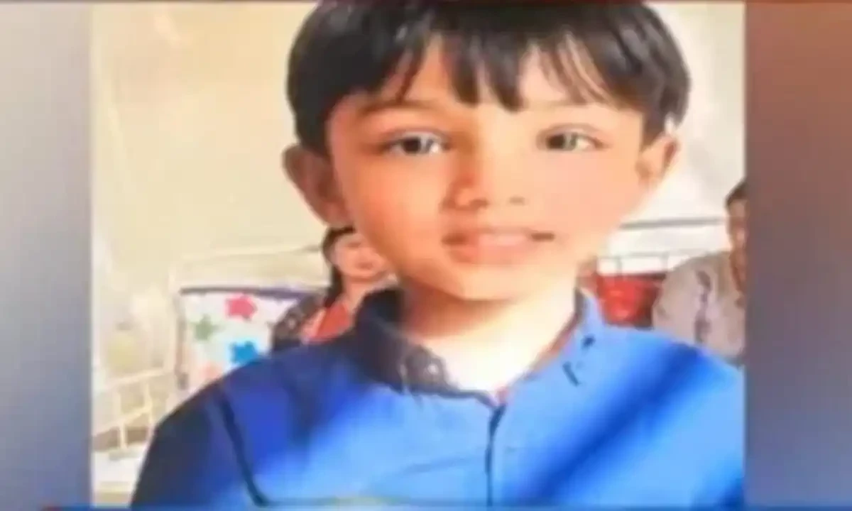 صارم اغوا کیس: سی آئی اے کی اسپیشل ٹیم کا سراغ رساں کتوں کے ساتھ بلڈنگ پر چھاپہ، دو افراد زیر حراست