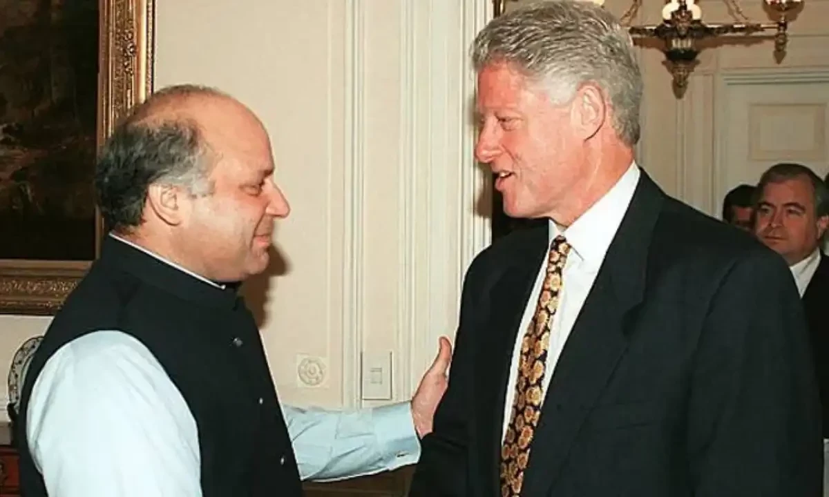 بل کلنٹن نے نواز شریف کو پھانسی سے بچانے کیلئے چیف جسٹس سے خفیہ ملاقات کی، دعویٰ