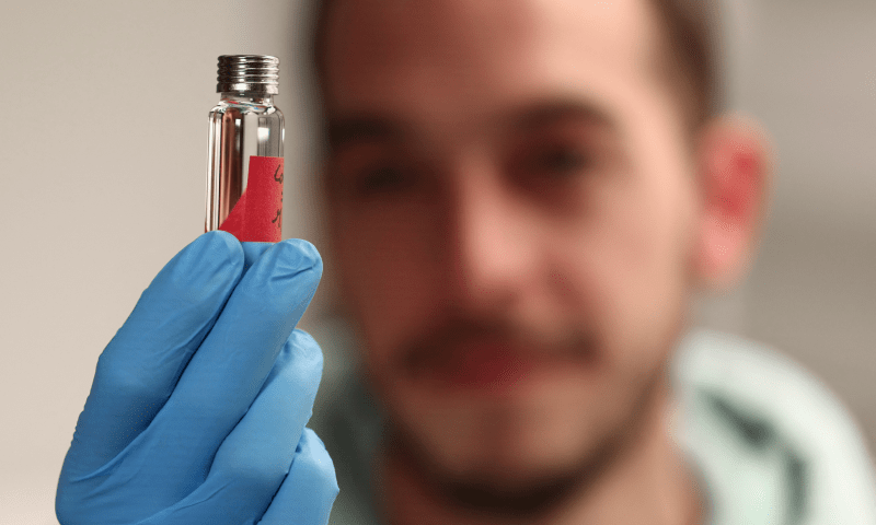 سائنس دان خشک انسانی ہڈیوں سے &rsquo;پرفیوم&lsquo; کیوں بنا رہے ہیں؟