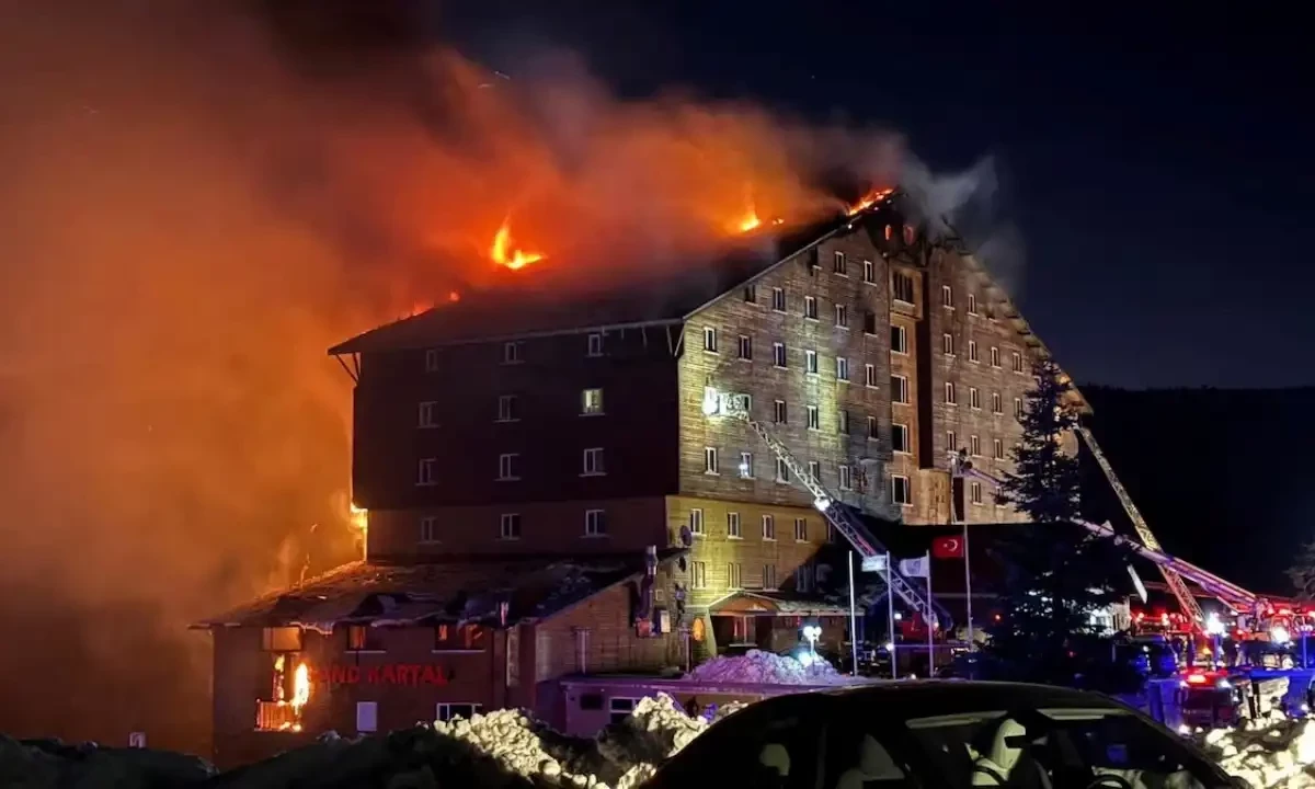 Firefighters work to extinguish a fire at a hotel in the ski resort of Kartalkaya in Bolu, Turkey, January 21, 2025. Photo via Reuters Firefighters work to extinguish a fire at a hotel in the ski resort of Kartalkaya in Bolu, Turkey, January 21, 2025. Photo via Reuters