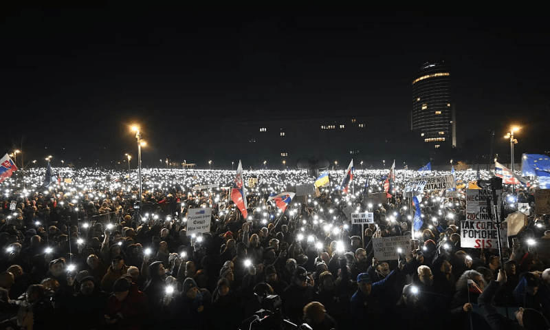 سلوواکیہ میں ہزاروں افراد کا وزیراعظم کے خلاف احتجاج، مستعفی ہونے کا مطالبہ کردیا