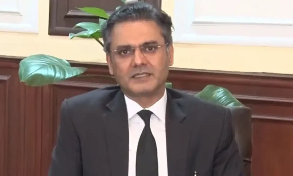 جسٹس سرفراز ڈوگر کی سنیارٹی پر چیف جسٹس پاکستان اور اٹارنی جنرل کے مؤقف میں تضاد سامنے آگیا