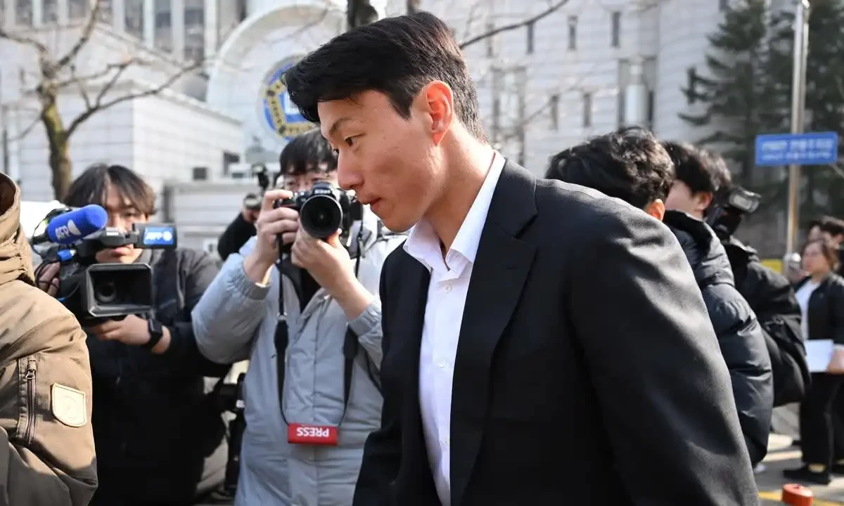 South Korean footballer Hwang Ui-jo leaves after receiving a sentence over his sex-video scandal at the Seoul Central District Court in Seoul on 14 February 2025. AFP South Korean footballer Hwang Ui-jo leaves after receiving a sentence over his sex-video scandal at the Seoul Central District Court in Seoul on 14 February 2025. AFP