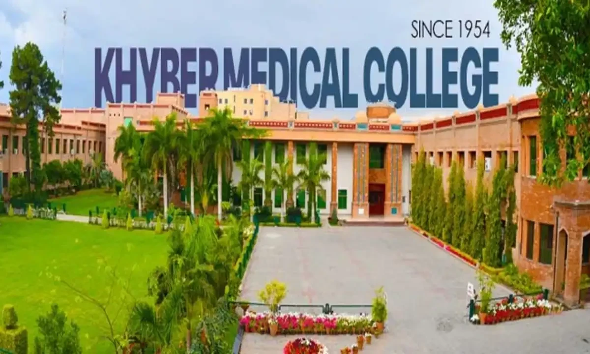 خیبر میڈیکل کالج میں بک فیئر پر پابندی کے خلاف طلبا کا احتجاج، متعدد زخمی