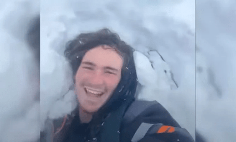 برفانی تودہ گرنے سے 90 منٹ تک برف میں دفن رہنے والا نوجوان موت کے منہ سے کیسے واپس آیا؟