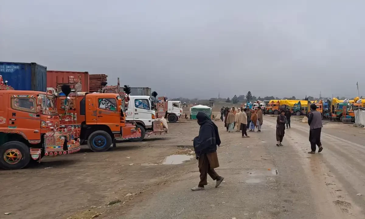 People move past parked trucks loaded with supplies at the Torkham border crossing following the closure of the border crossing between Pakistan and Afghanistan, March 3, 2025. Reuters People move past parked trucks loaded with supplies at the Torkham border crossing following the closure of the border crossing between Pakistan and Afghanistan, March 3, 2025. Reuters