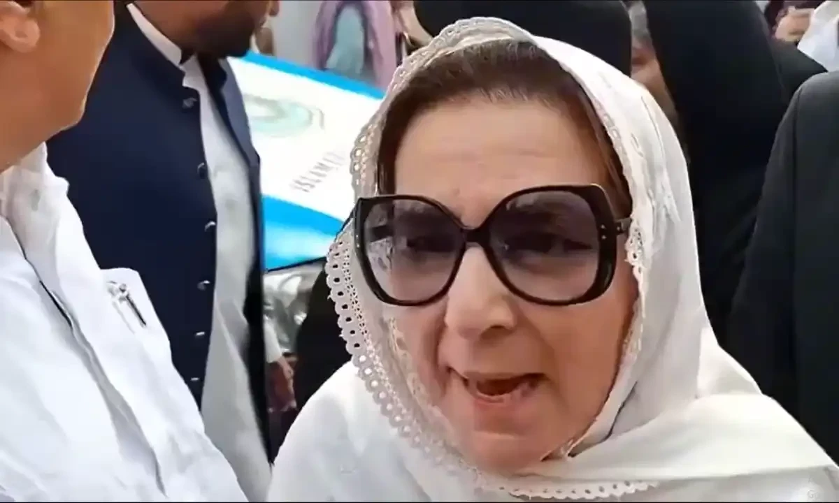 اڈیالہ جیل کے باہر علیمہ خان کی نعیم پنجوتھہ اور پی ٹی آئی وکلاء کے ساتھ تلخ کلامی