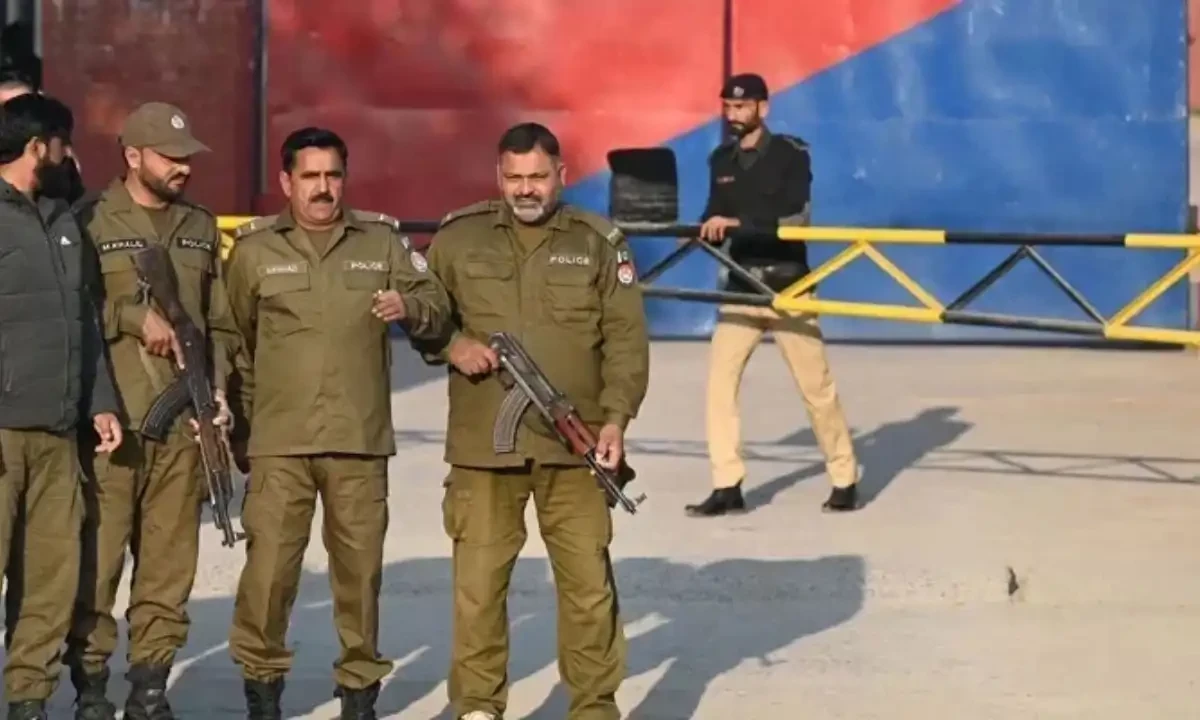 This image shows Punjab police personnel standing alert. — AFP/File This image shows Punjab police personnel standing alert. — AFP/File