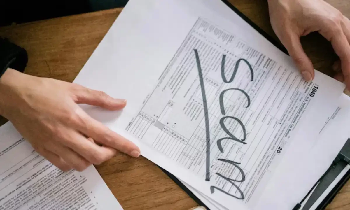 ایچ آر مینیجر کا انوکھا فراڈ، 8 سال تک 22 ملازمین کی تنخواہیں خود کیسے ہڑپیں؟