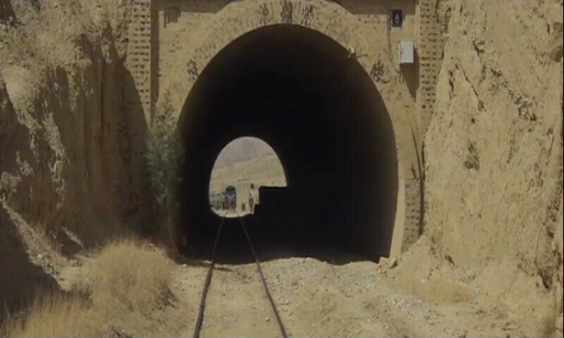 جگہ جگہ خون کے نشانات، بموں اور گولیوں کے بکھرے خول: جعفر ایکسپریس کے اطراف تباہی کے مناظر آج بھی واضح