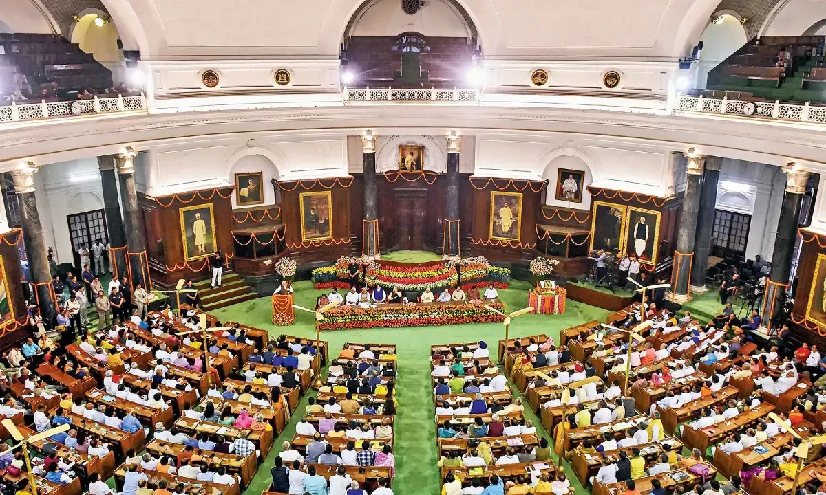 بھارت کا سب سے غریب رکن قومی اسمبلی 1700 روپے کا مالک، امیر ترین کی دولت ہوش اُڑا دے گی