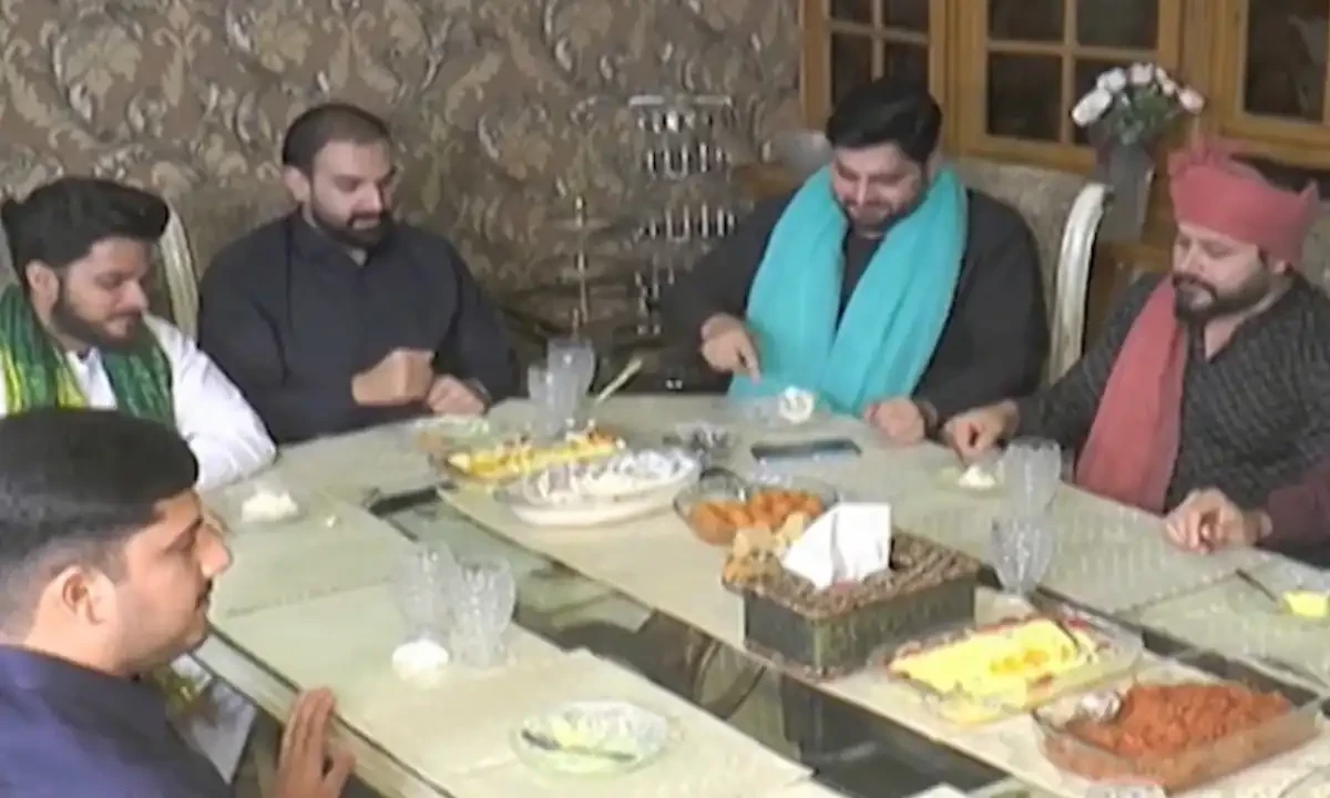 گوجرانوالہ میں عید پر پہلوان مہمانوں کی خاطر تواضع کیسے کرتے ہیں؟