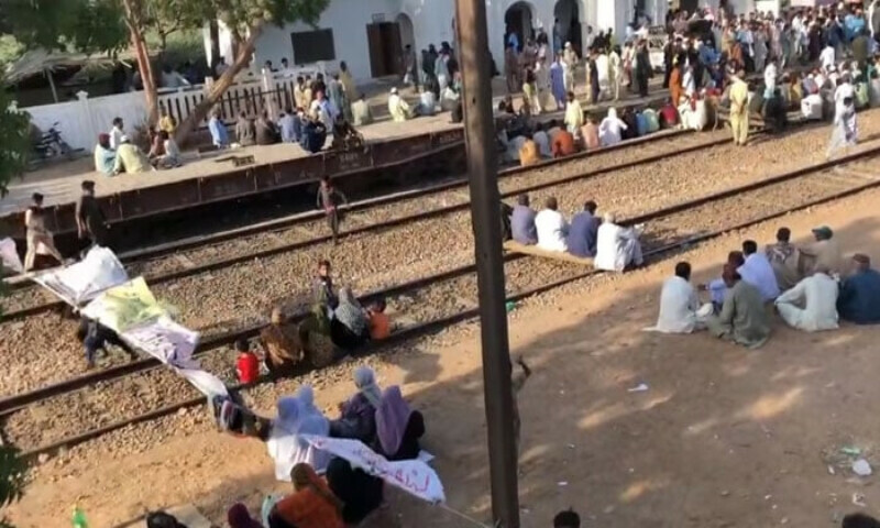 کراچی میں اسٹیل ملز کے برطرف ملازمین کا احتجاج ختم؛ ریلوے ٹریک بحال
