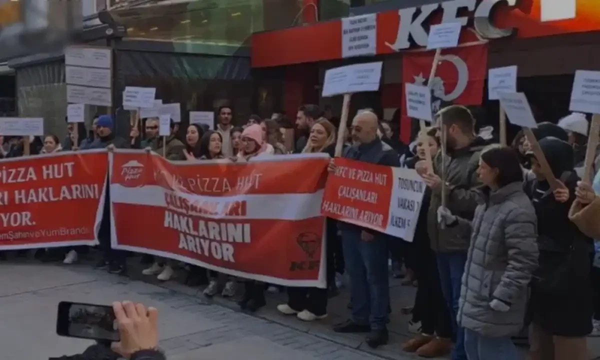 فیکٹ چیک : کیا ترکیہ میں کے ایف سی صرف اسرائیل غزہ مسئلے کی وجہ سے بند ہوا؟