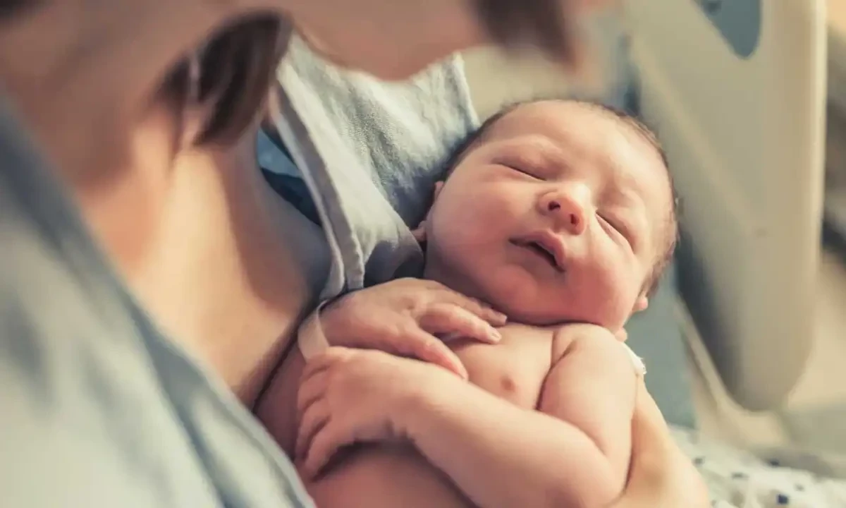 ادھیڑ عمر خواتین نے ماں بننے میں نوجوان لڑکیوں کو بھی پیچھے چھوڑ دیا