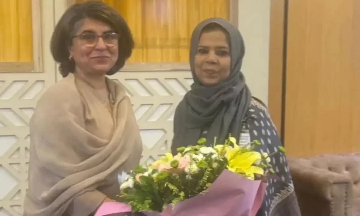 Foreign Secretary Amna Baloch with Bangladesh Director General for South Asia, Ishrat Jahan. Photo via UNB Foreign Secretary Amna Baloch with Bangladesh Director General for South Asia, Ishrat Jahan. Photo via UNB