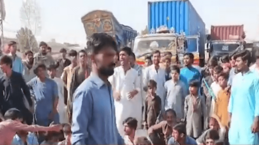 Protests and sit-ins against the proposed extraction of the new canal project in Sindh. Screengrab via Youtube/@Aaj news Protests and sit-ins against the proposed extraction of the new canal project in Sindh. Screengrab via Youtube/@Aaj news