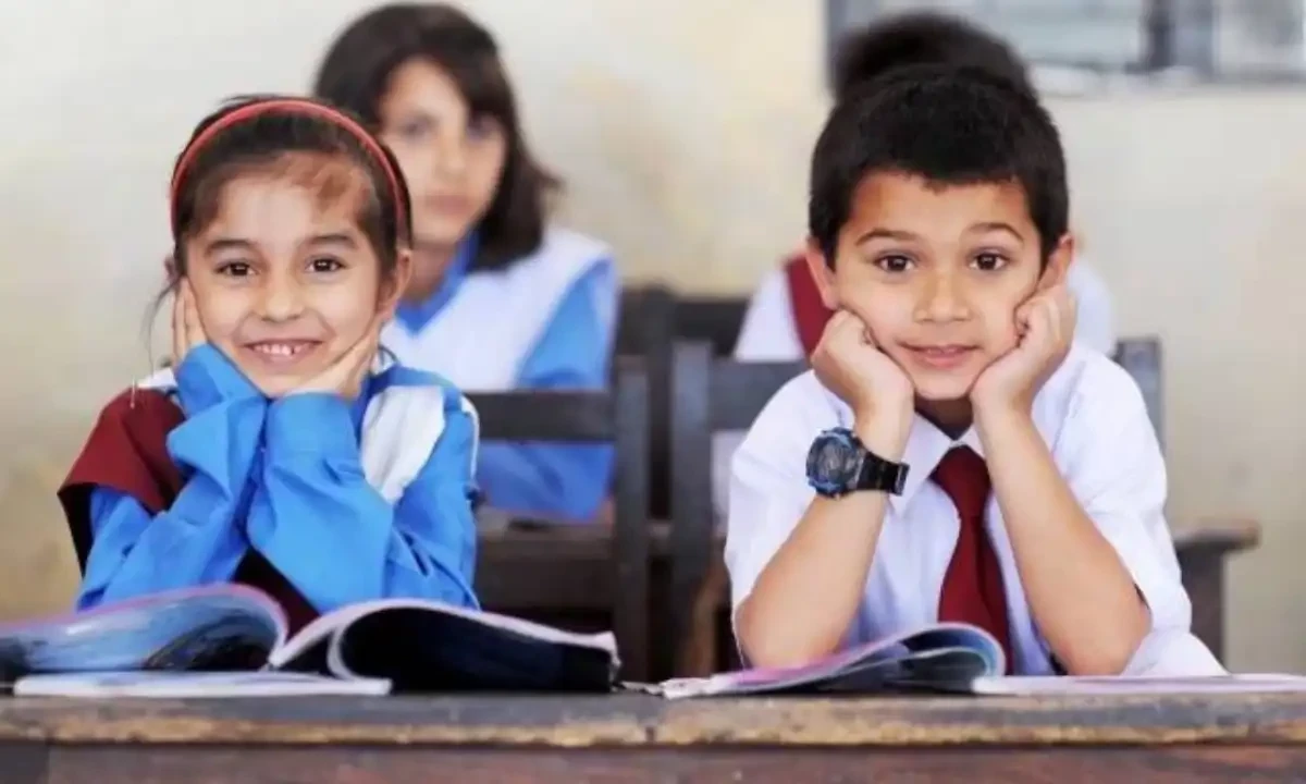 والدین کے لیے خوشخبری: اسکولز کو بہن بھائیوں کی فیس میں رعایت دینے کی ہدایت