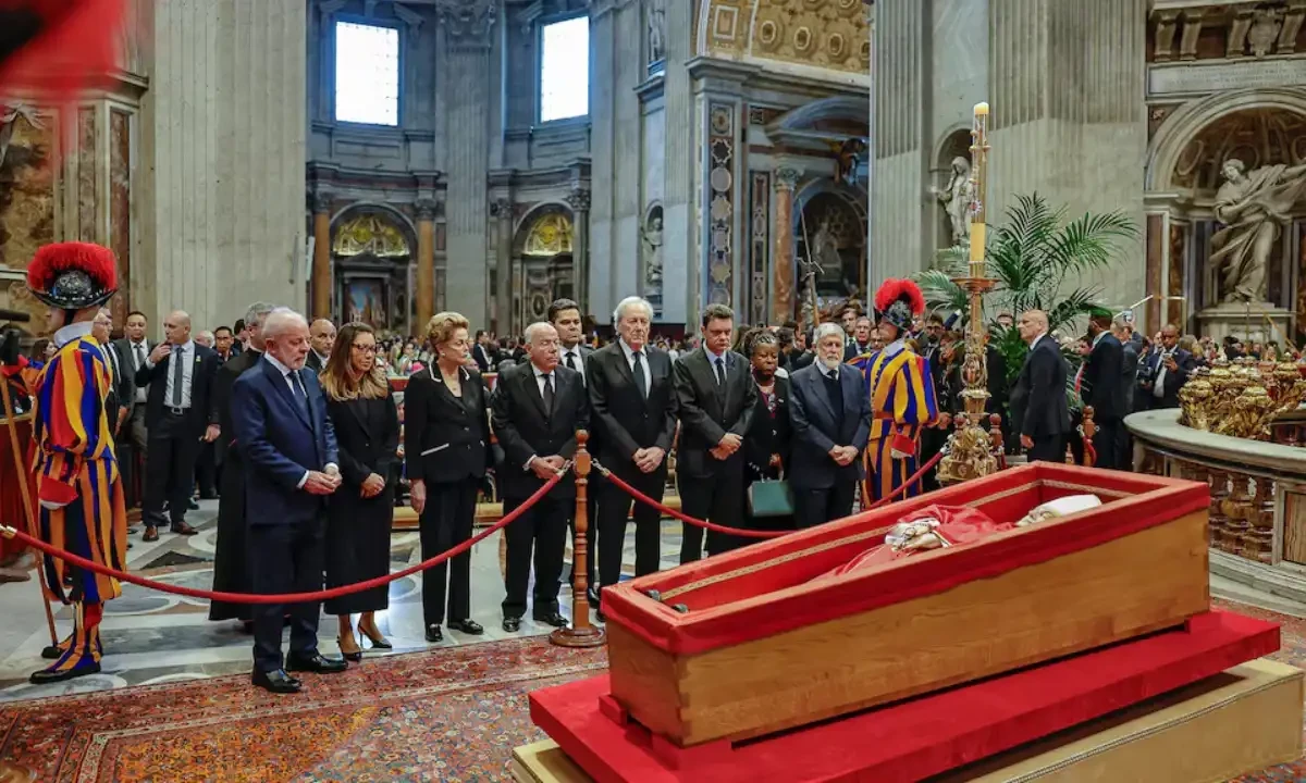 Brazil’s President Luiz Inacio Lula da Silva and his wife Rosangela “Janja” da Silva pay their respects to Pope Francis inside St. Peter’s Basilica, as Pope Francis lies in state, at the Vatican, April 25, 2025. Ricardo Stuckert/Brazilian Presidency/Handout via REUTERS Brazil’s President Luiz Inacio Lula da Silva and his wife Rosangela “Janja” da Silva pay their respects to Pope Francis inside St. Peter’s Basilica, as Pope Francis lies in state, at the Vatican, April 25, 2025. Ricardo Stuckert/Brazilian Presidency/Handout via REUTERS