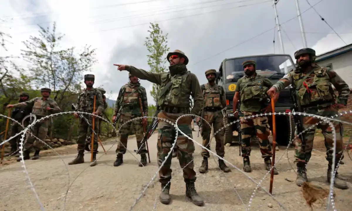 Indian army soldiers stand guard inside their army base after it was attacked by suspected separatist militants in Panzgam in Kashmir’s Kupwara district, April 27, 2017. REUTERS Indian army soldiers stand guard inside their army base after it was attacked by suspected separatist militants in Panzgam in Kashmir’s Kupwara district, April 27, 2017. REUTERS