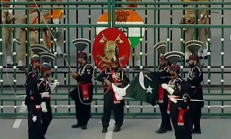 واہگہ بارڈر پر پرچم کشائی، &rdquo;پاکستان زندہ باد&ldquo; کے نعرے گونجتے رہے
